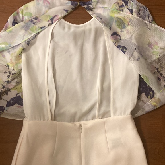 Beautiful dress jumpsuit designed by the brand BCBG Generation. - Picture 4 of 4